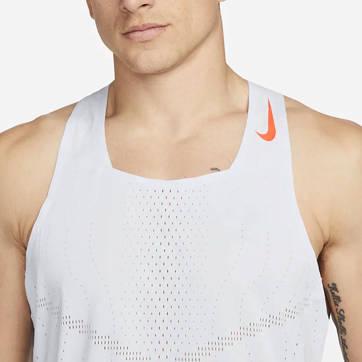 新品 NIKEナイキ エアロスイフトシングレットシームレスタンク 新品 NIKEナイキ エアロスイフトシングレットシームレスタンク