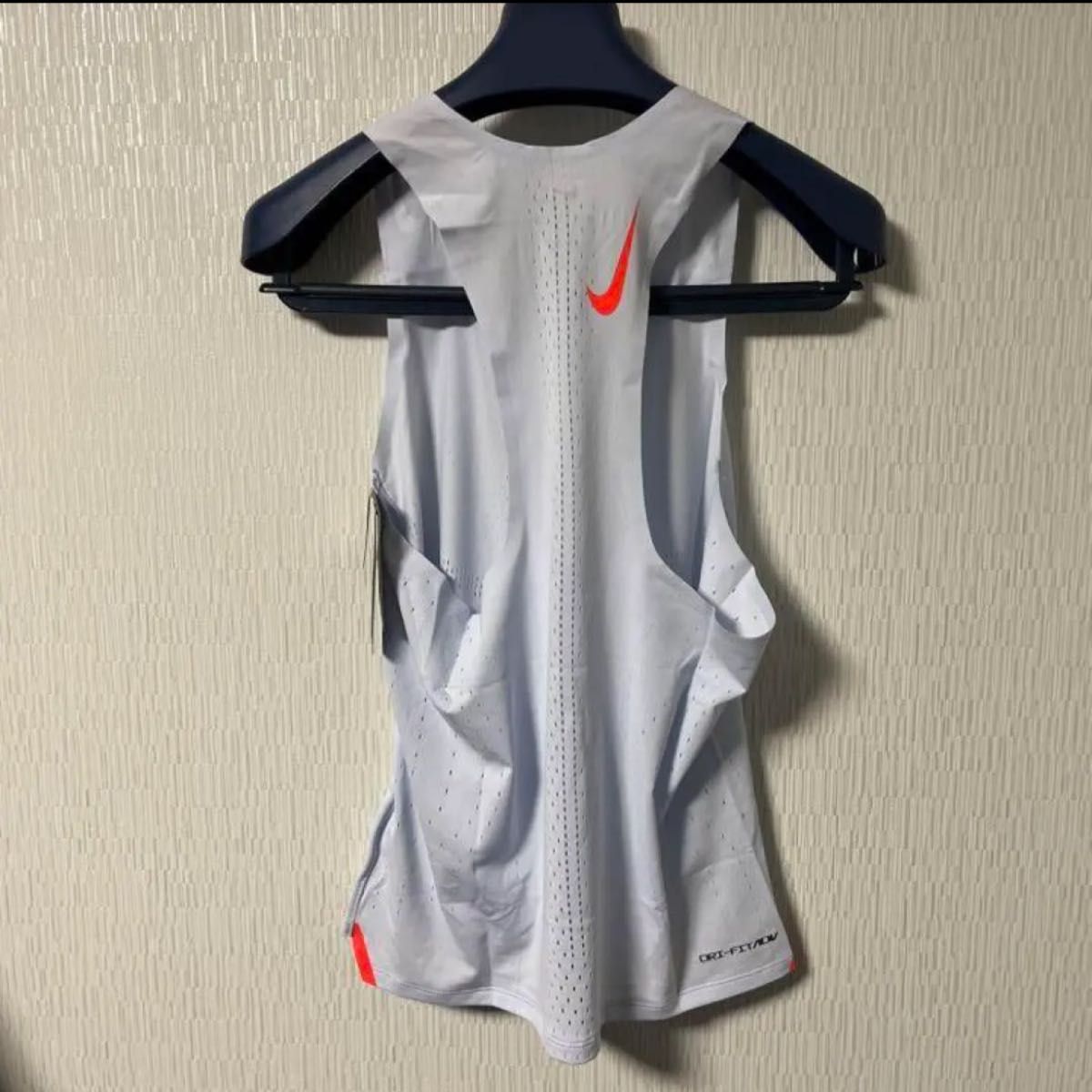 新品 NIKEナイキ エアロスイフトシングレットシームレスタンク 新品 NIKEナイキ エアロスイフトシングレットシームレスタンク