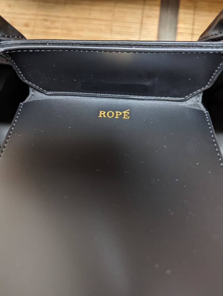 ロペ ROPE 昨季新品 黒 エナメル 合皮トートバッグ A4サイズ対応 ビジネスバッグ 冠婚葬祭 ミディアムバッグ_画像4