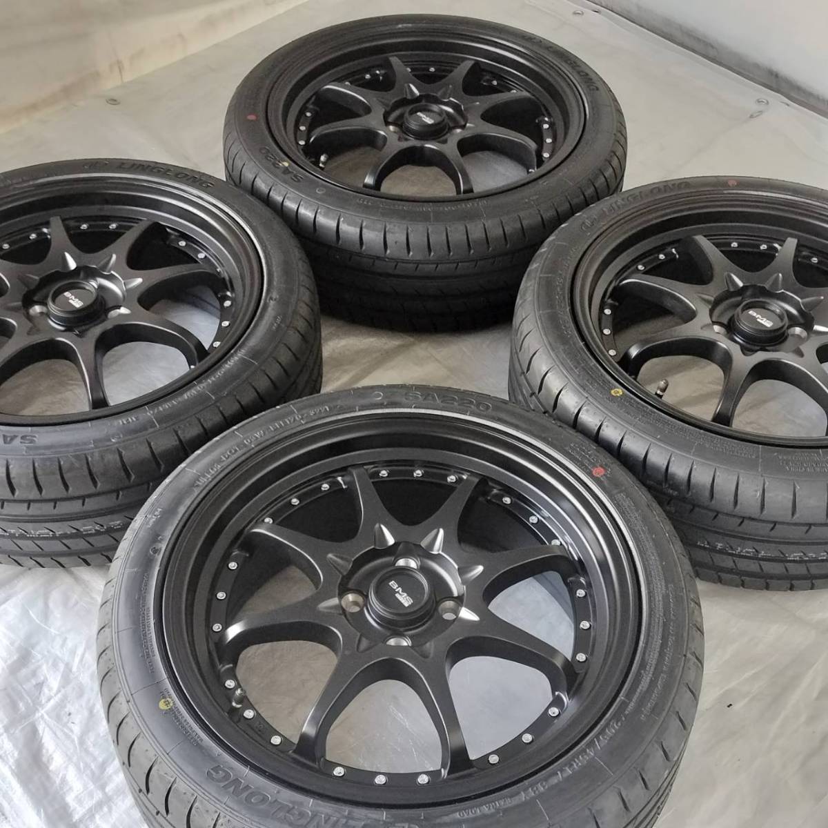 新品 17インチ 7.0J 4-100 ブラック タイヤ付4本SET 205/45R17 ヴィッツ フィット ノート ヤリス アクア (W2319-2)_画像3