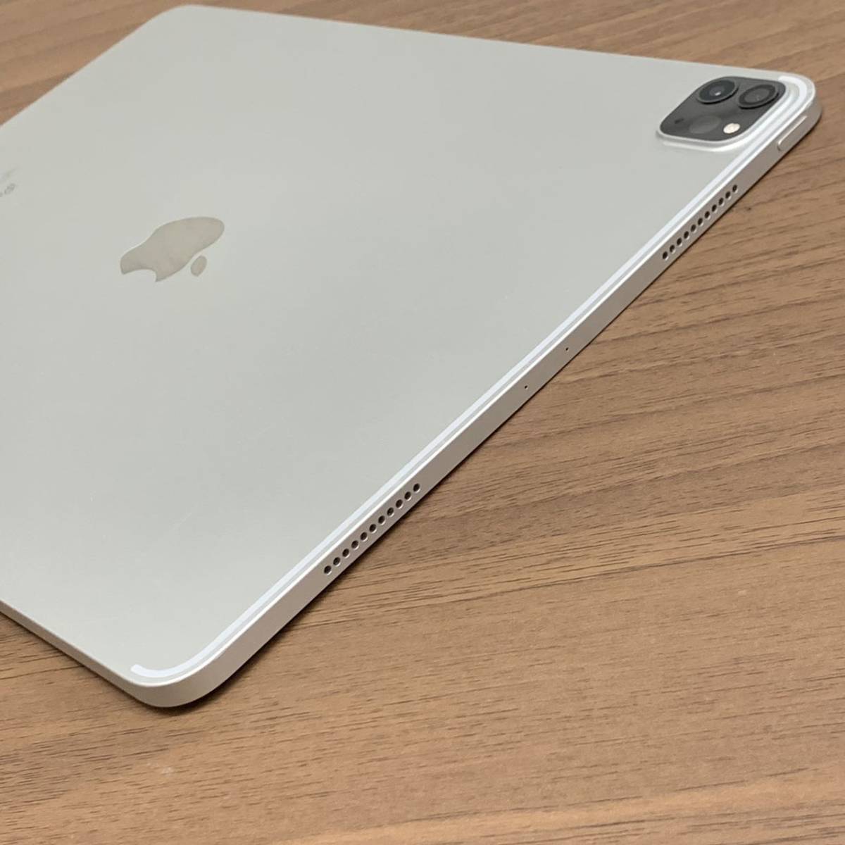 iPad Pro 12 9インチ 第5世代 256GB 海外版Wi-Fiモデル MHNJ3CH iPad Pro 12 9インチ 第5世代 256GB 海外版Wi-Fiモデル MHNJ3CH