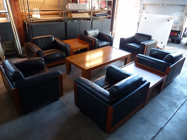 Cassina/カッシーナ｜アフラ＆トビア スカルパ｜920 応接9点セット｜ミッドセンチュリー｜革張り/チーク材｜1Pソファ6脚＋テーブル3台_画像2