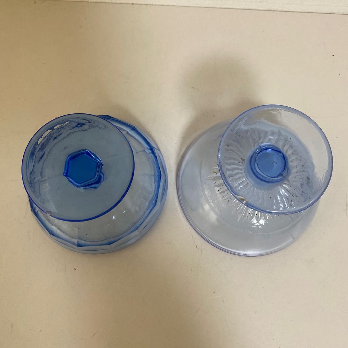 アンティークのシャーベットグラス 骨董 氷コップ プレスガラス 薄青