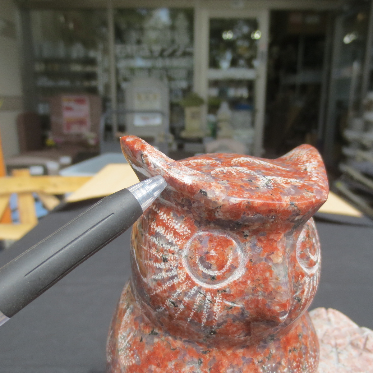 fu... owl . luck . luck . luck . ornament .. stone red .. India new imperial red product number -S