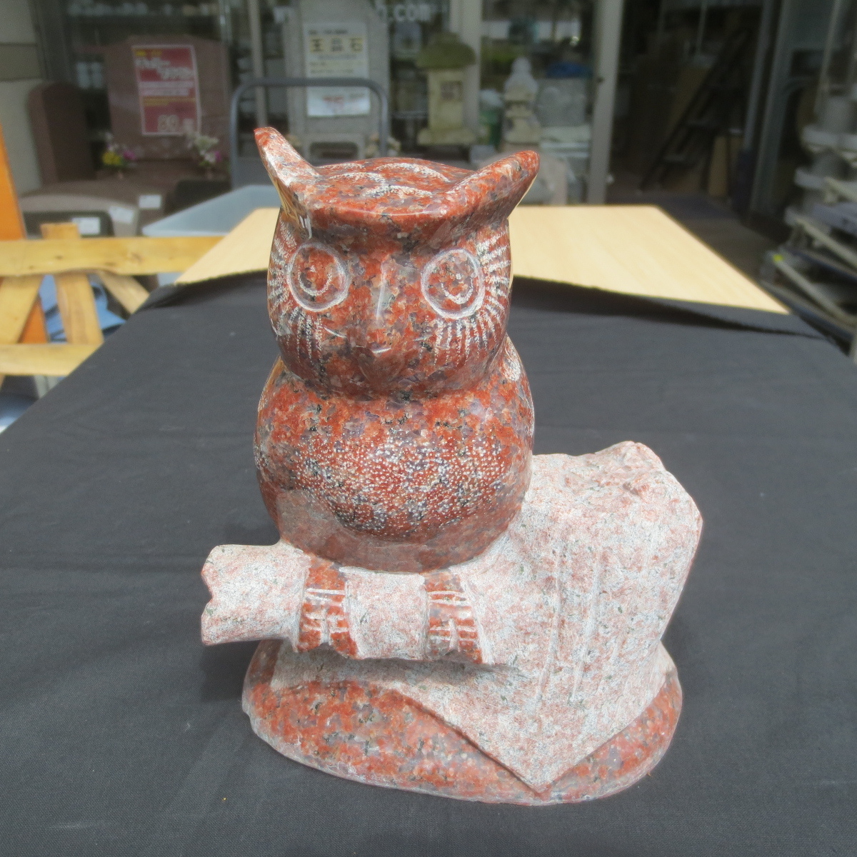 fu... owl . luck . luck . luck . ornament .. stone red .. India new imperial red product number -S