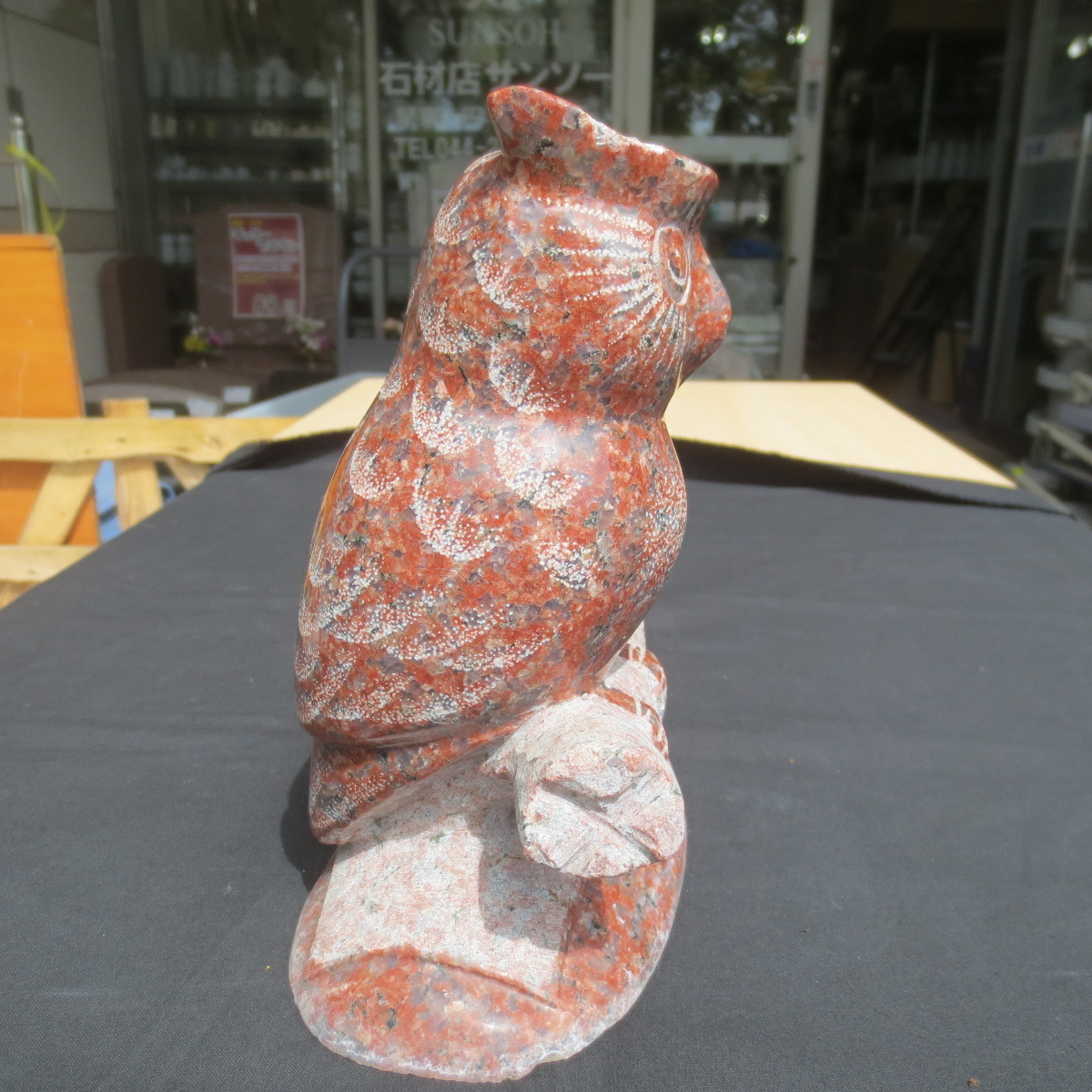 fu... owl . luck . luck . luck . ornament .. stone red .. India new imperial red product number -S