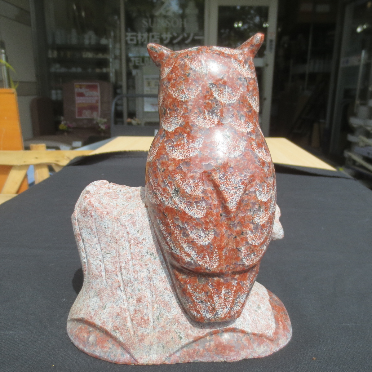 fu... owl . luck . luck . luck . ornament .. stone red .. India new imperial red product number -S