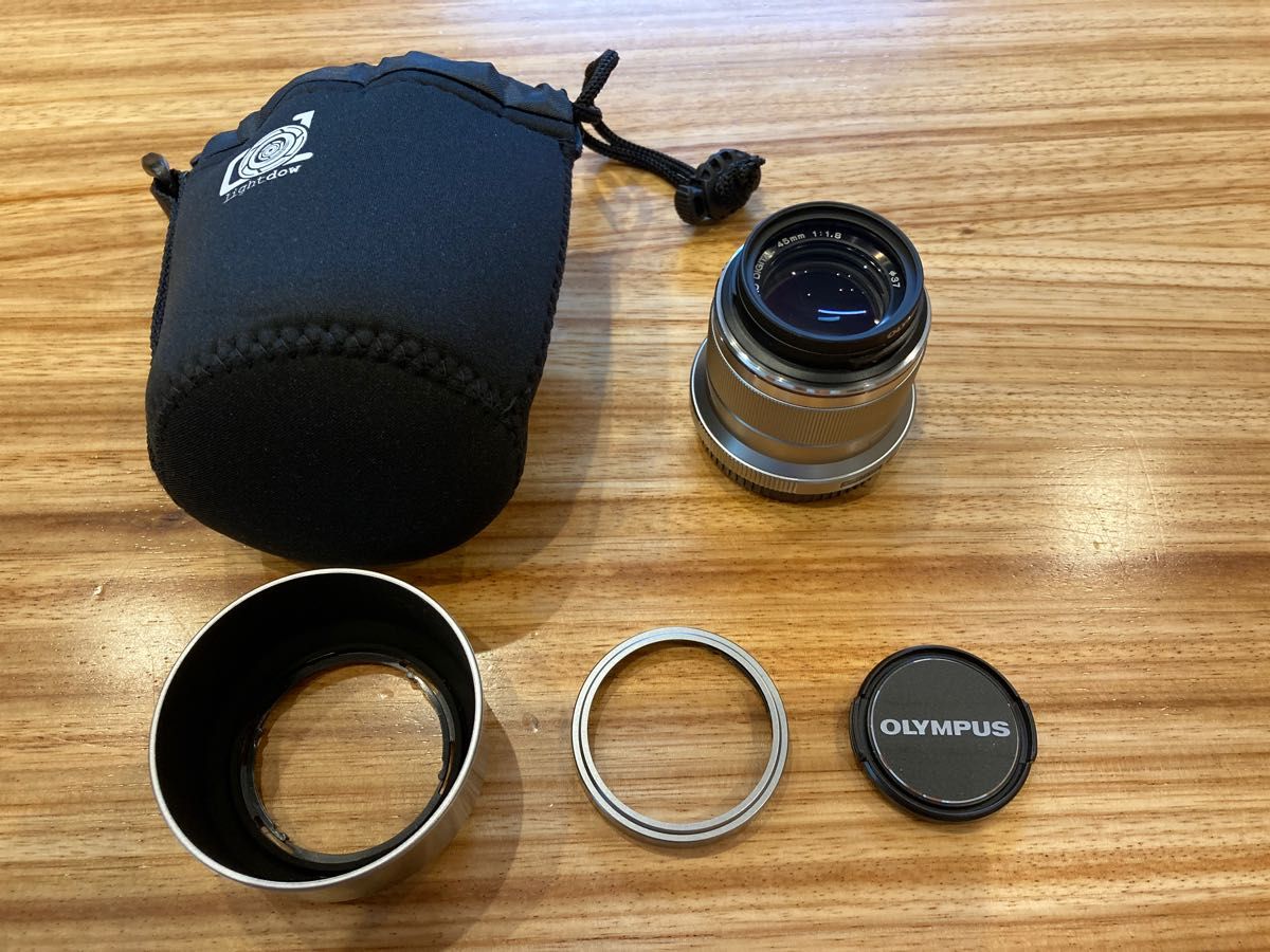 OLYMPUS M.ZUIKO DIGITAL 45mm F1.8 シルバー 単焦点レンズ 付属品多数