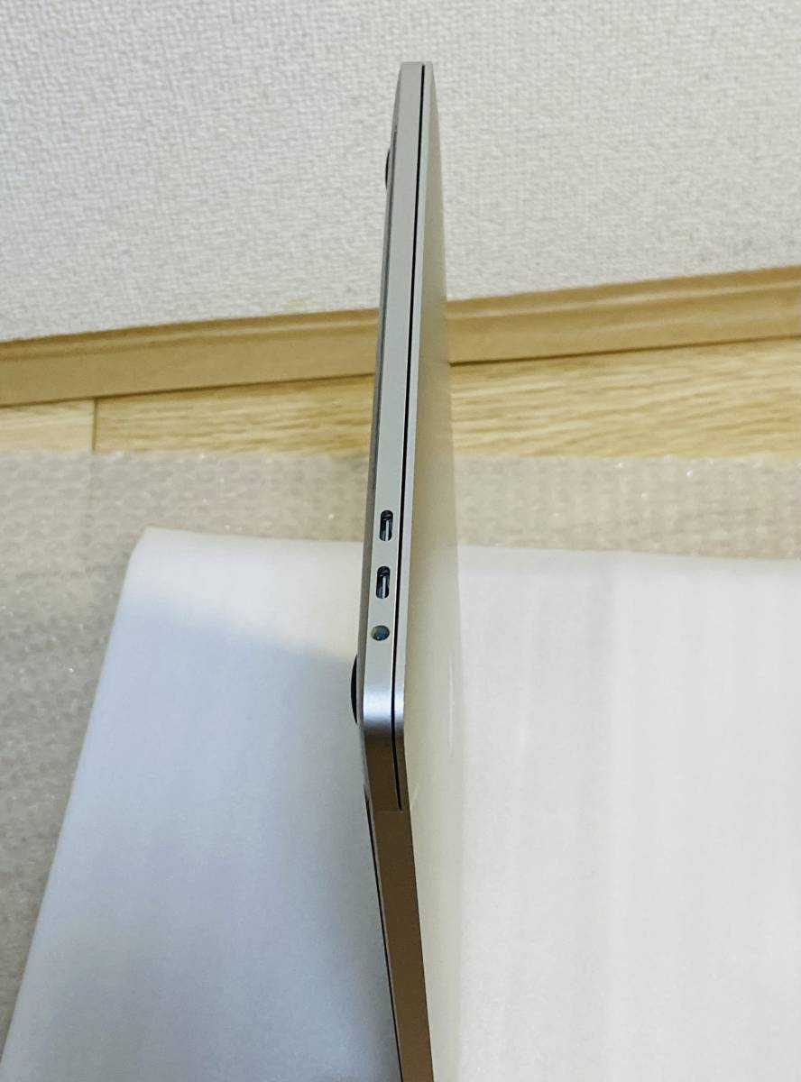 美品】MacBook Pro 2019 Retina 13インチ シルバーTouch bar A1989 4