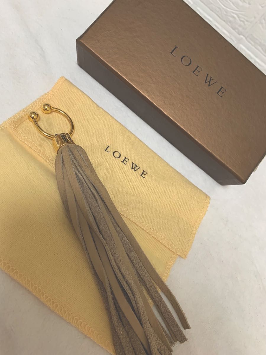 ロエベ LOEWE チャーム バッグチャーム タッセル キーホルダー ロエベ LOEWE チャーム バッグチャーム タッセル キーホルダー