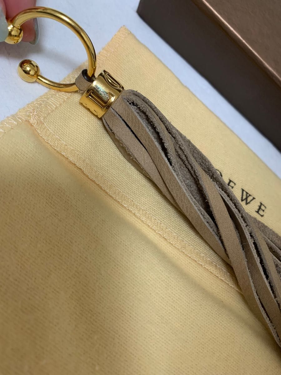 ロエベ LOEWE チャーム バッグチャーム タッセル キーホルダー ロエベ LOEWE チャーム バッグチャーム タッセル キーホルダー