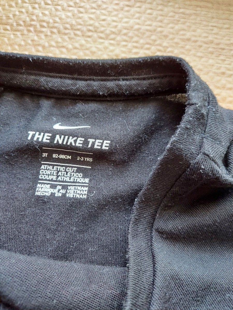 NIKE キッズTシャツ　90cm相当　前絞りネオンデザイン　 半袖Tシャツ　2歳　3歳