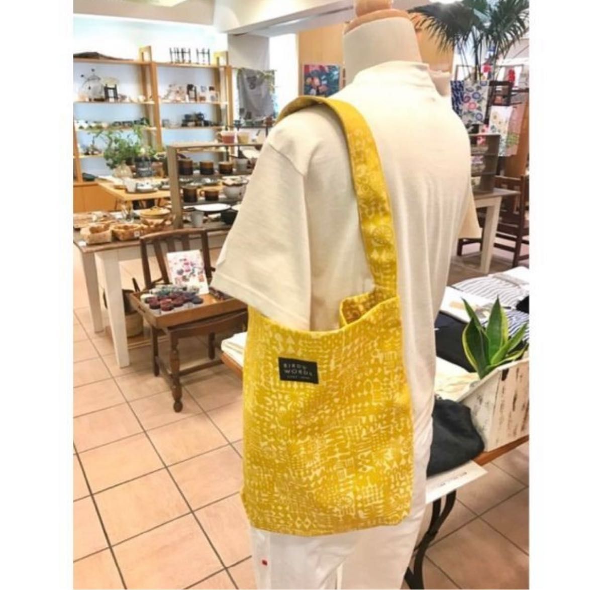 美品 BIRDS' WORDS バーズワーズ トートバッグ イエロー 廃盤 美品 BIRDS' WORDS バーズワーズ トートバッグ イエロー 廃盤