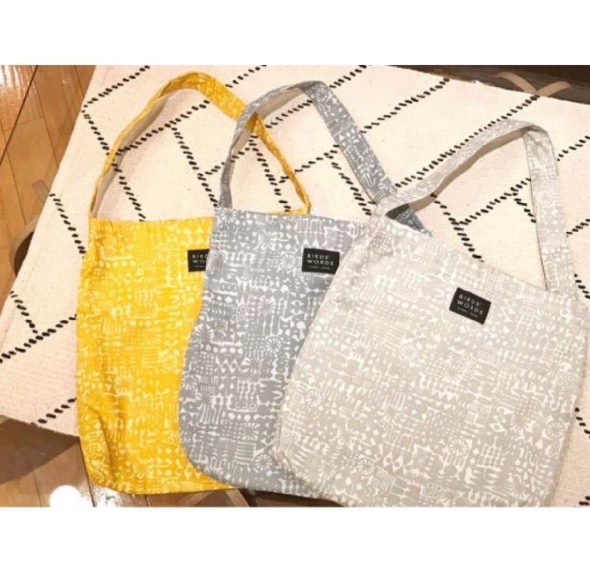 美品 BIRDS' WORDS バーズワーズ トートバッグ イエロー 廃盤 美品 BIRDS' WORDS バーズワーズ トートバッグ イエロー 廃盤