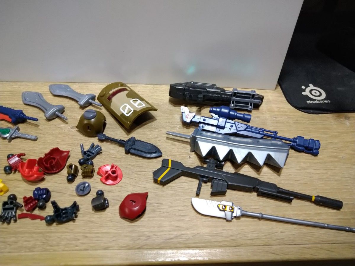 ダンボール戦機 LBXプラモデル 4体&武器セット|Yahoo!フリマ ダンボール戦機 LBXプラモデル 4体&武器セット|Yahoo!フリマ