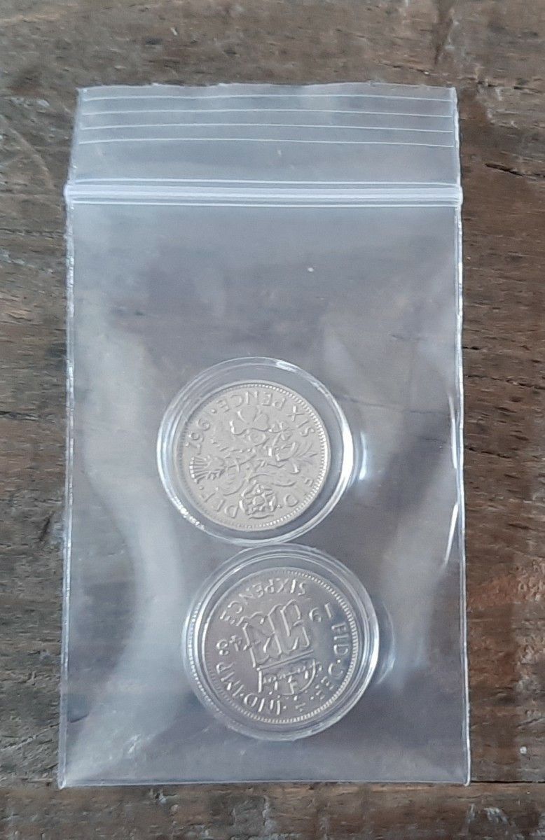 エリザベス女王&ジョージ王のヴィンテージウェディングコイン 英国6ペンス 2個セットイギリス 英国ラッキー6ペンスミニバッグ付き