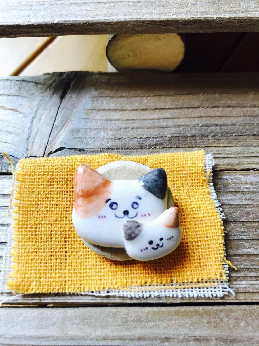 【ハンドメイド　猫ブローチ】猫の親子のブローチ　三毛猫