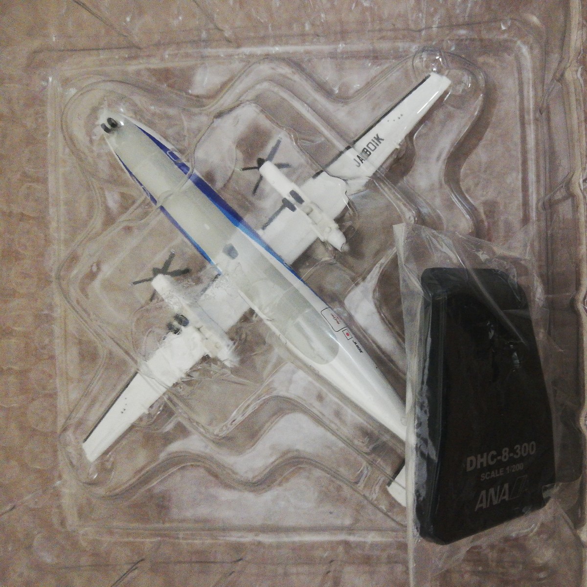 全日空商事 ANA ボンバルディア DHC-8-300 DH28011 1/200 模型 全日空商事 ANA ボンバルディア DHC-8-300 DH28011 1/200 模型