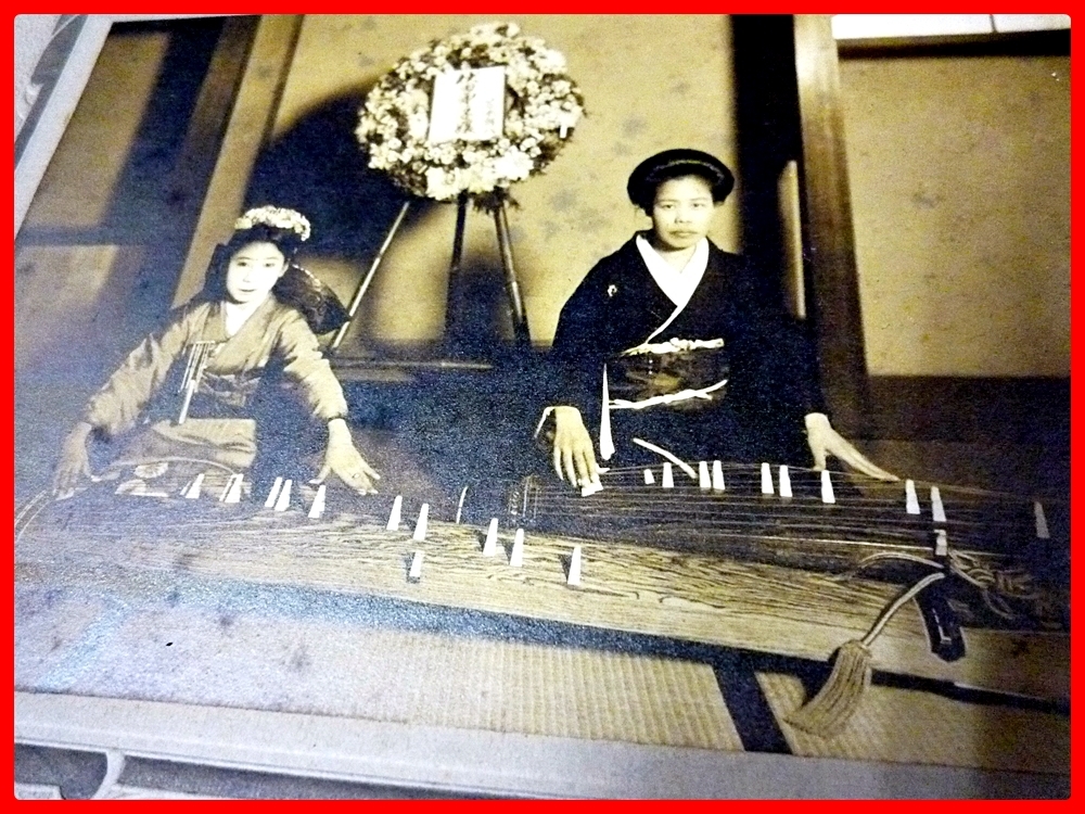 * old photograph * person / koto / geisha /../* silver board photograph /dage Leo type * war front / war after Taisho / Showa era * antique / work of art / retro antique 