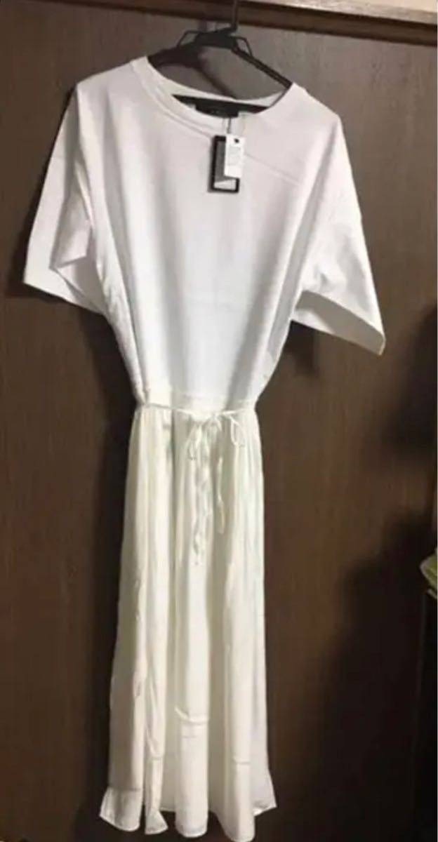 未使用品　Munich Tシャツ×デシンプリーツスカート異素材切替えワンピース 白　半袖ワンピース ミューニック