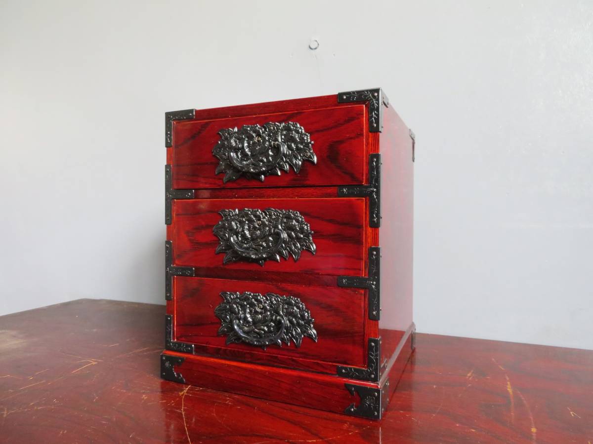 仙台箪笥 渡辺家具店 小箪笥 小引き出し 中桐 牡丹金具 木地呂塗 鍵