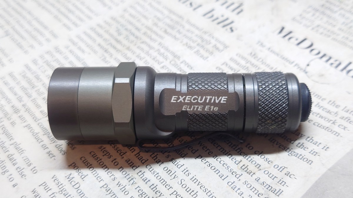 超大特価 【中古】SUREFIRE E1e-HA Executive Elite 1セル3V 純正