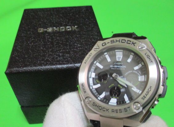 完動品　即決価格　G　SHOCK　GST W330C 時計　Gショック　カシオ　CASIO　電波　ソーラー　箱　説明書付き　マルチバンド_画像1