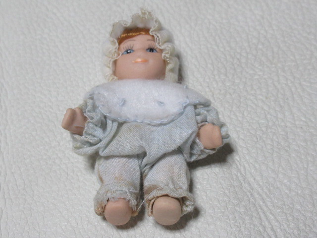 # beautiful goods rare 1960 period Germany made! miniature bisque doll pretty baby arm . pair . move total length approximately 6.5cm