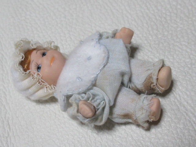 # beautiful goods rare 1960 period Germany made! miniature bisque doll pretty baby arm . pair . move total length approximately 6.5cm