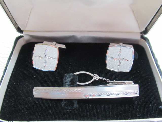# unused . close 1970 period after half also box attaching! original silver made (SILVER) geometrical pattern engraving cuffs + tiepin ( necktie pin )