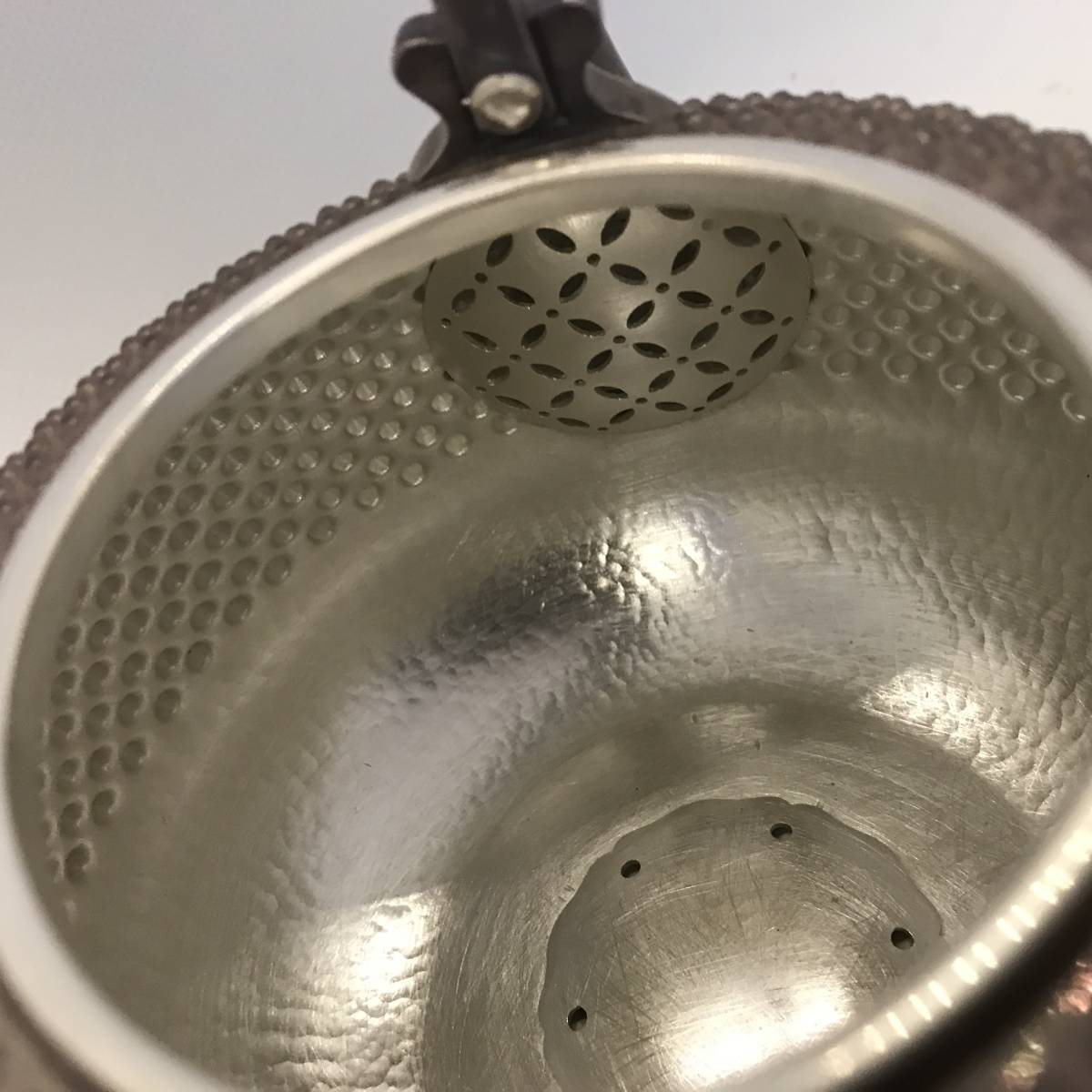 純銀製 光南 釜形霰打出 蕾摘 銀瓶 煎茶道具 純銀製 光南 釜形霰打出 蕾摘 銀瓶 煎茶道具