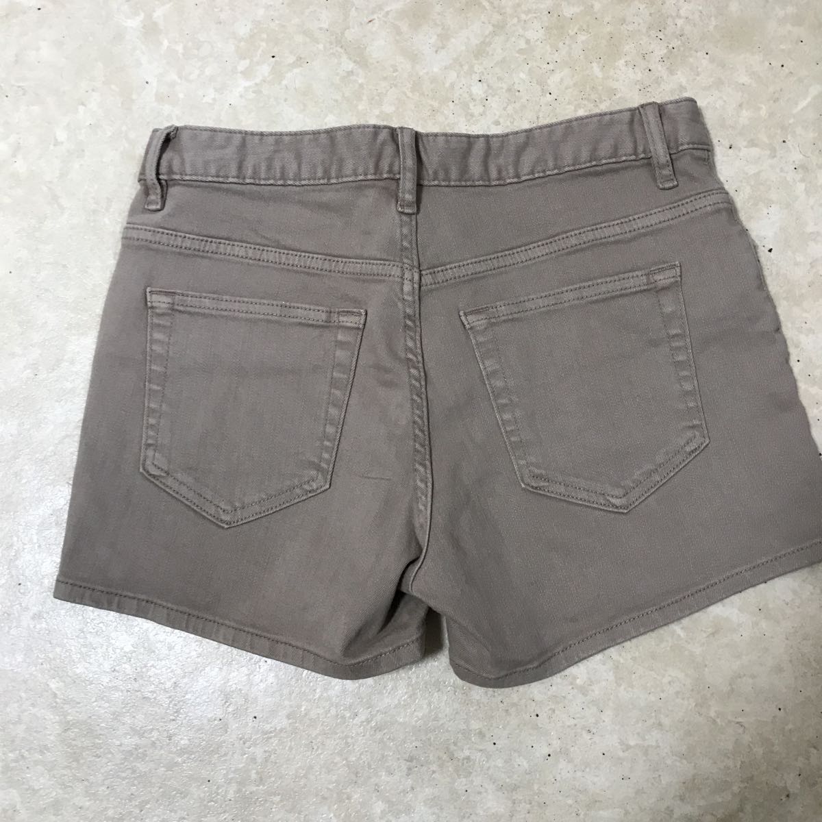 ユニクロ UNIQLO ショートパンツ　未使用 new without tag】 サイズ25（63.5cm cotton shorts ベージュ_画像2