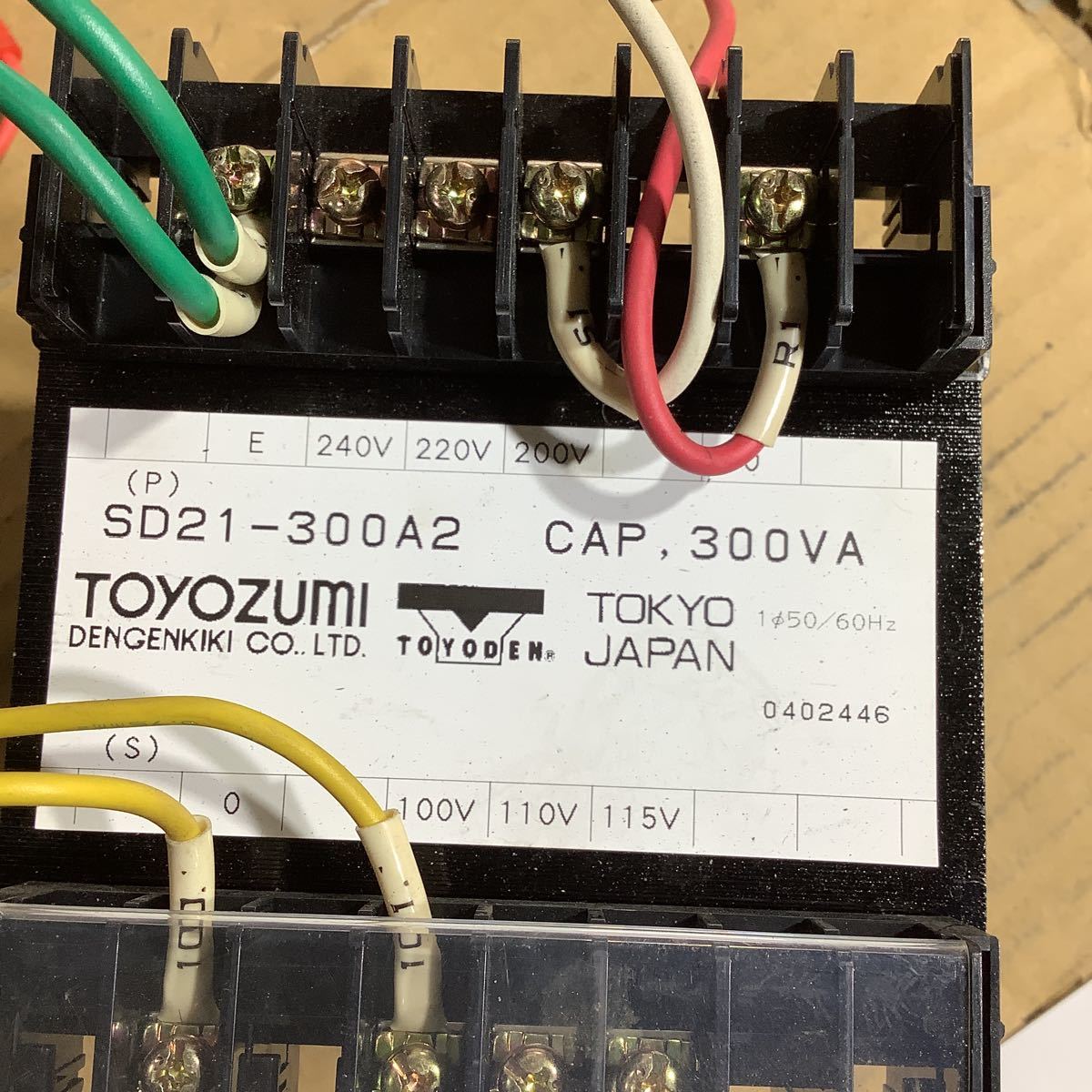 ダウントランス　TOyOZUmI 製　SD21-300A2 中古品一般通電まで済みです。_画像2