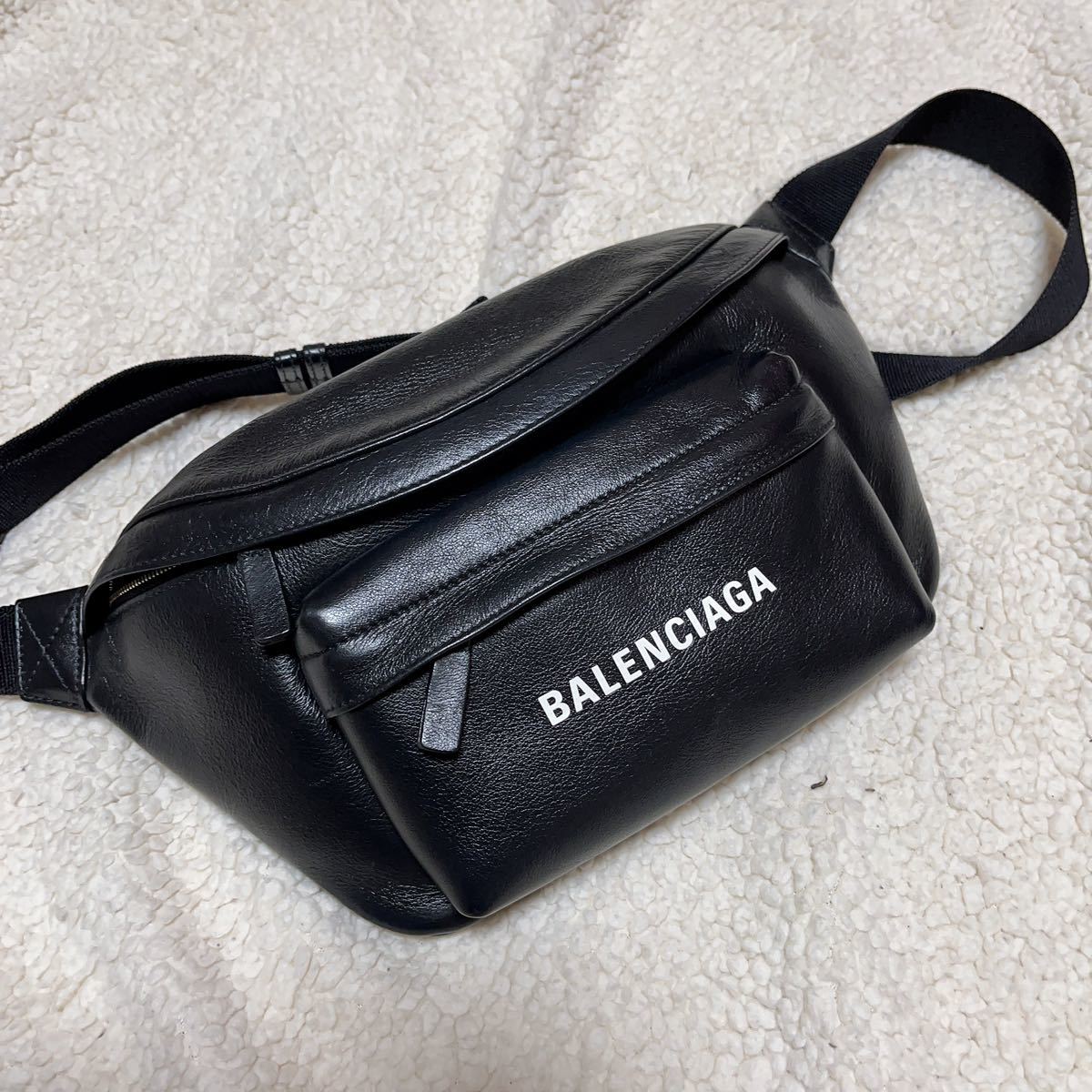 バレンシアガ 美品ロゴボディバッグ | activoskateshop.com