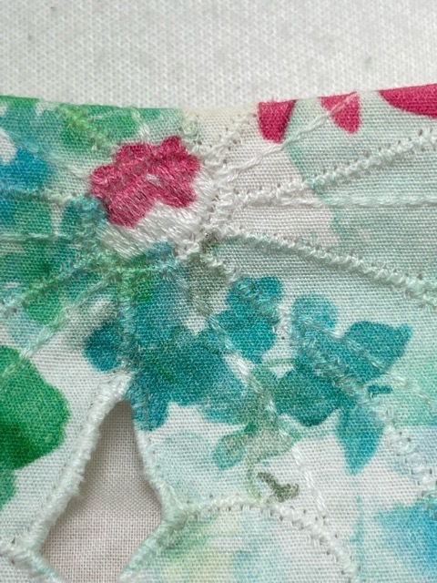 (I05165) トッカ TOCCA × 佐々木香菜子コラボ FLOWER ON LACE ボーラ刺繍 水彩画フラワープリント フレアワンピース 2 定価￥61,600_画像10