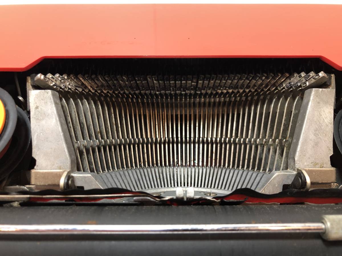 E100 olivetti valentine S タイプライター 赤バケツ オリベッティ バレンタイン 希少 レトロ アンティーク ヴィンテージ 骨董 インテリアの画像7