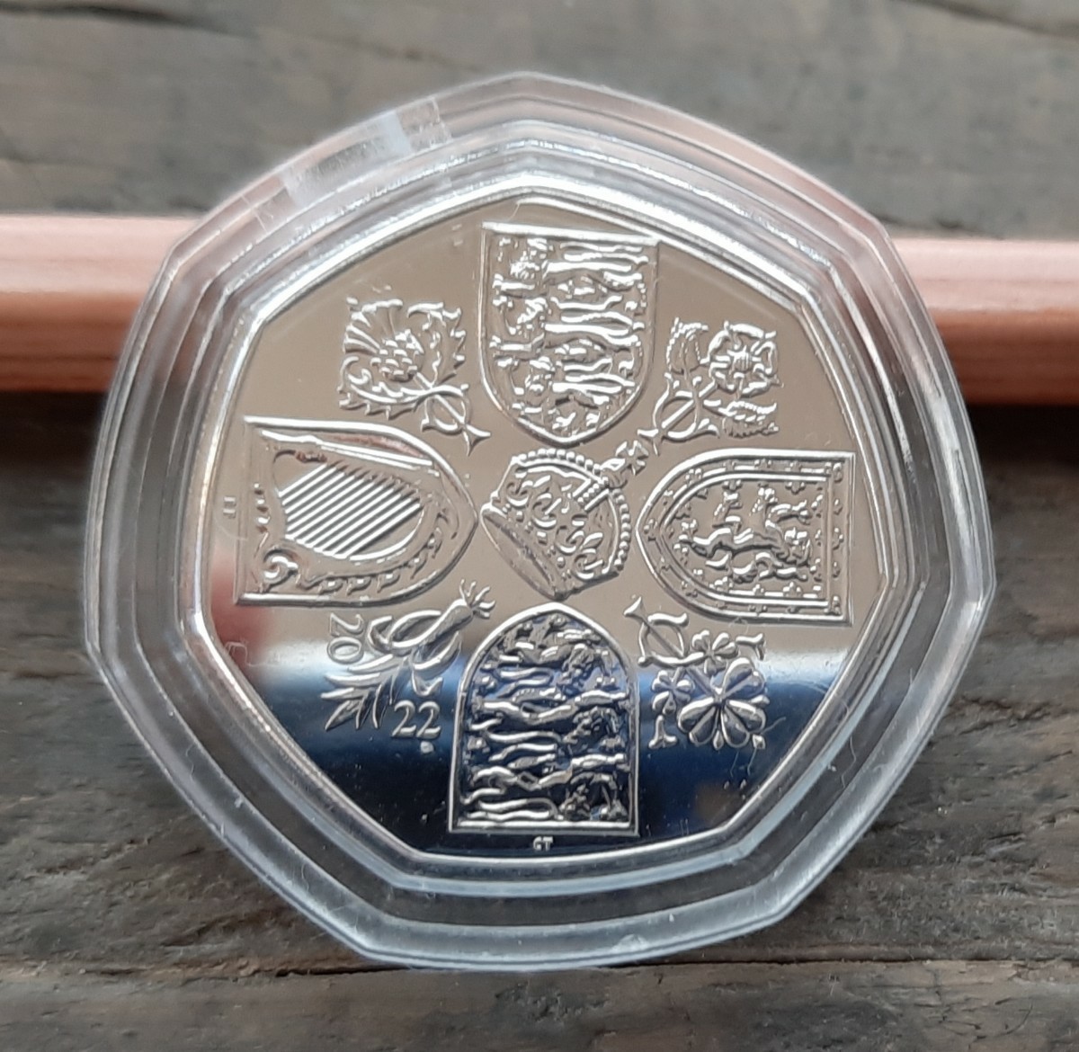 Charles王 チャールズ3世 50ペンス 新デザインイギリス コイン英国2022年8g 27mm One uncirculated 50 pence coin from The Royal Mintの画像2