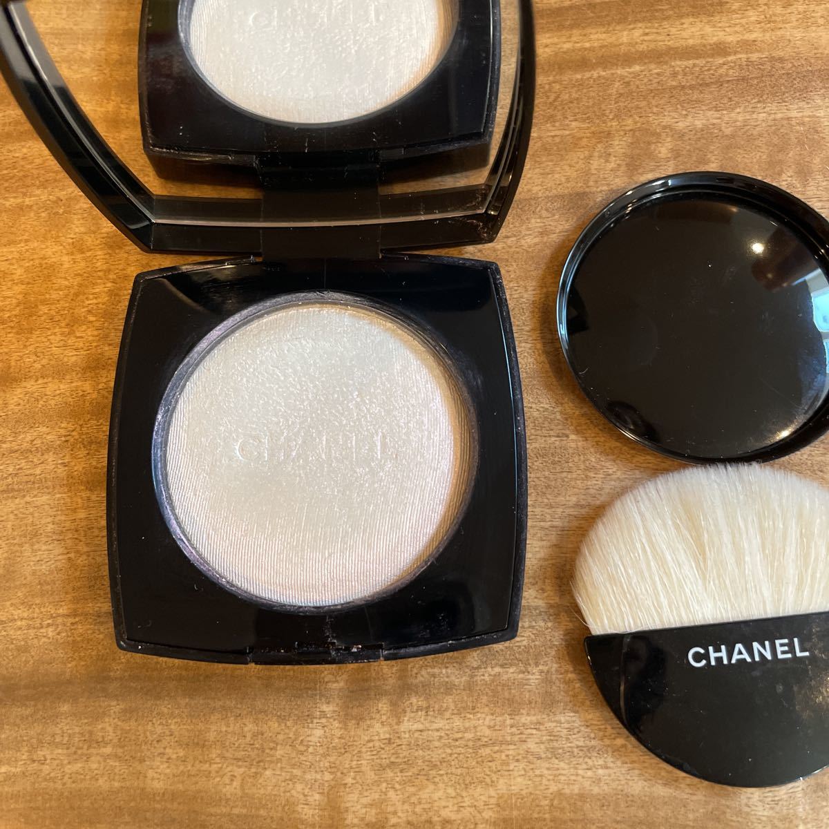 CHANEL POUDRE LUMIERE 40 フェイスパウダー　White_画像4