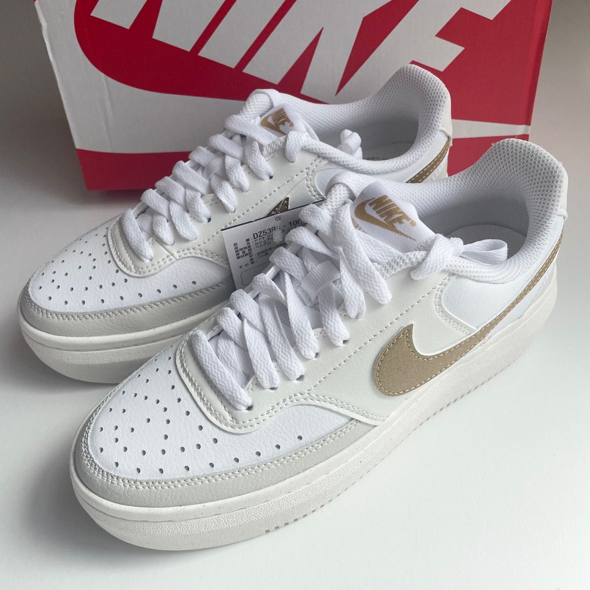 新品】 NIKE コート ビジョンアルタ DZ5394-100 23 5cm|PayPayフリマ