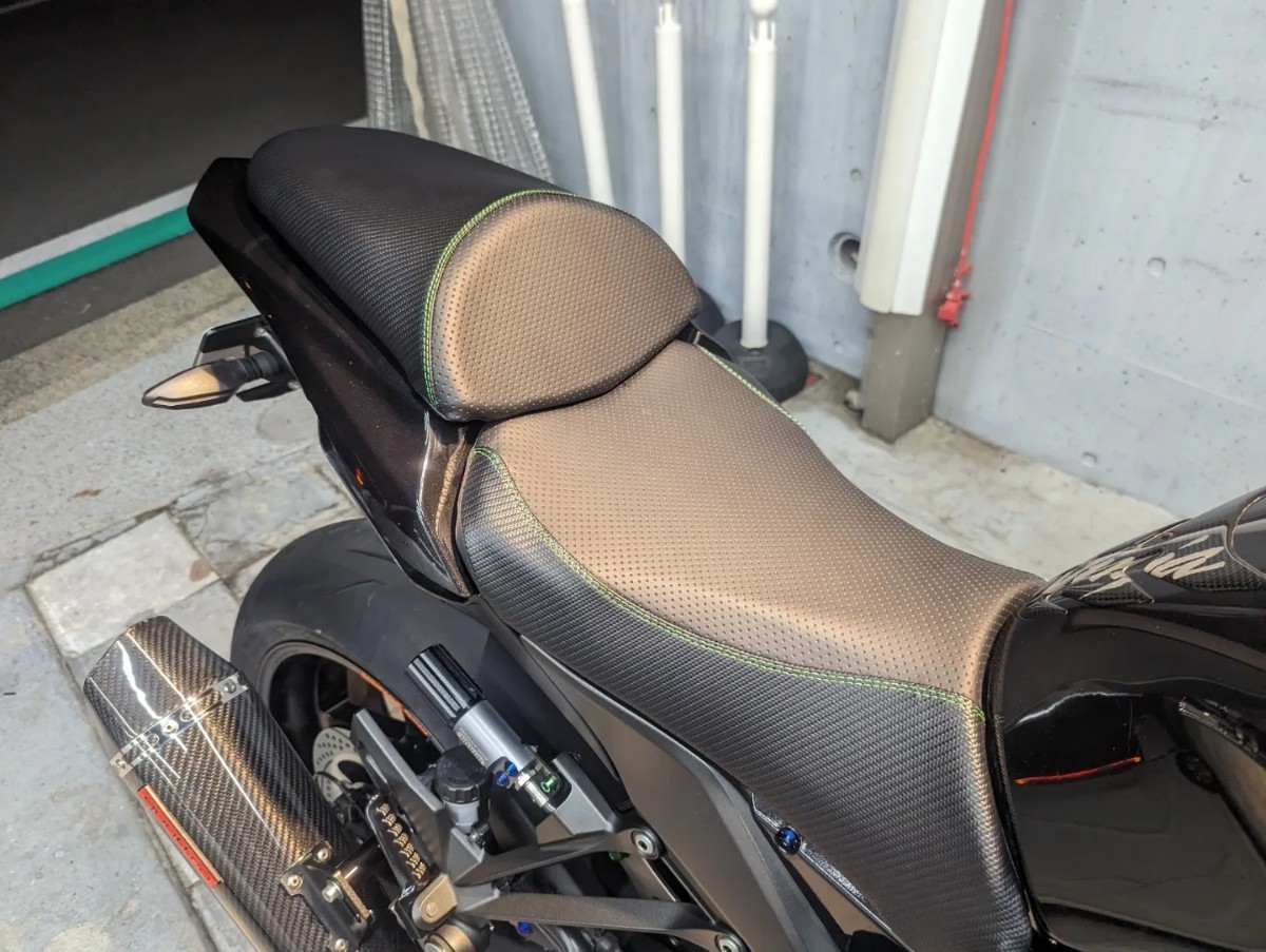 ニンジャ1000/SX 純正シート張替え作業 前後セット+前側 ニンジャ1000/SX 純正シート張替え作業 前後セット+前側