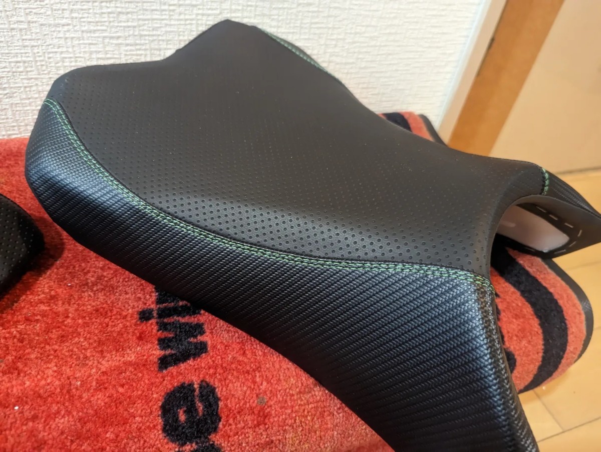 ニンジャ1000/SX 純正シート張替え作業 前後セット+前側 ニンジャ1000/SX 純正シート張替え作業 前後セット+前側