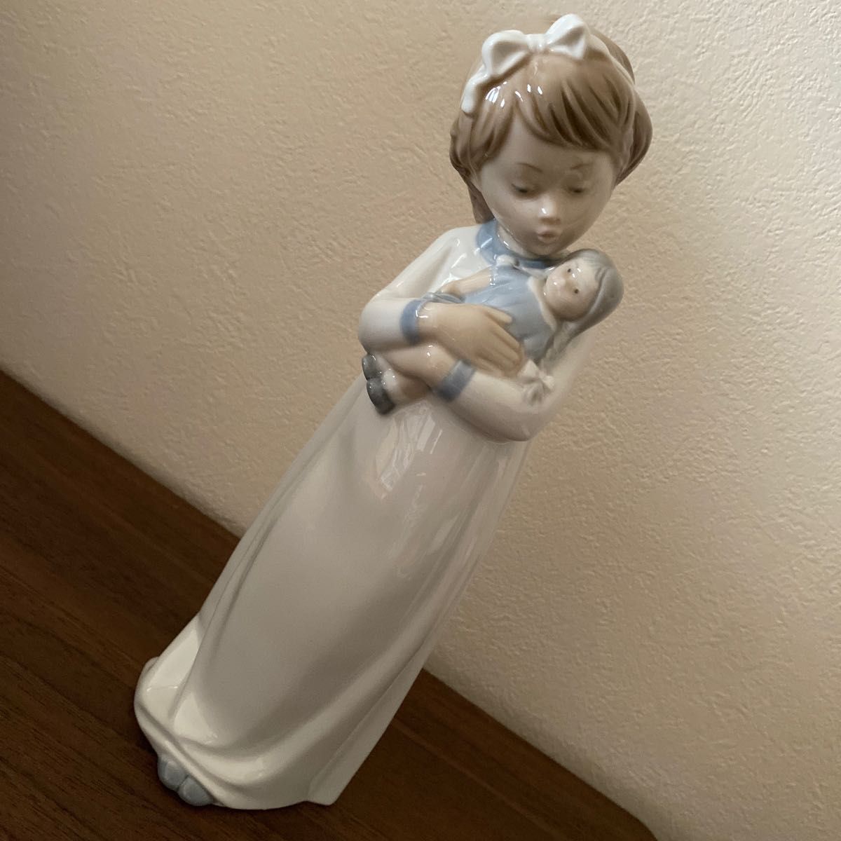 リヤドロ NAO フィギュリン 陶器 人形-