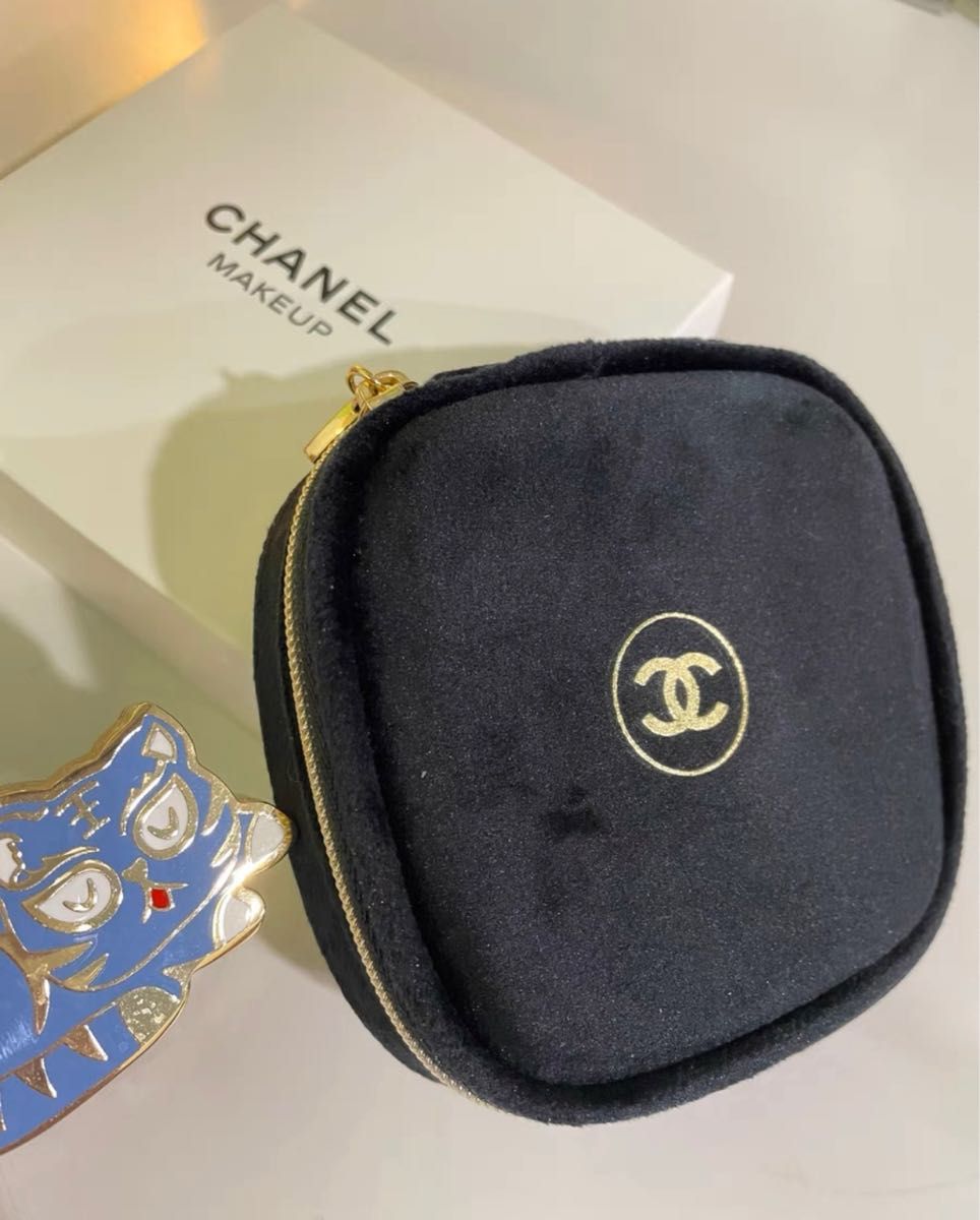 CHANEL シャネル ノベルティ ポーチ ミラー付き ブラック ベロア CHANEL シャネル ノベルティ ポーチ ミラー付き ブラック ベロア