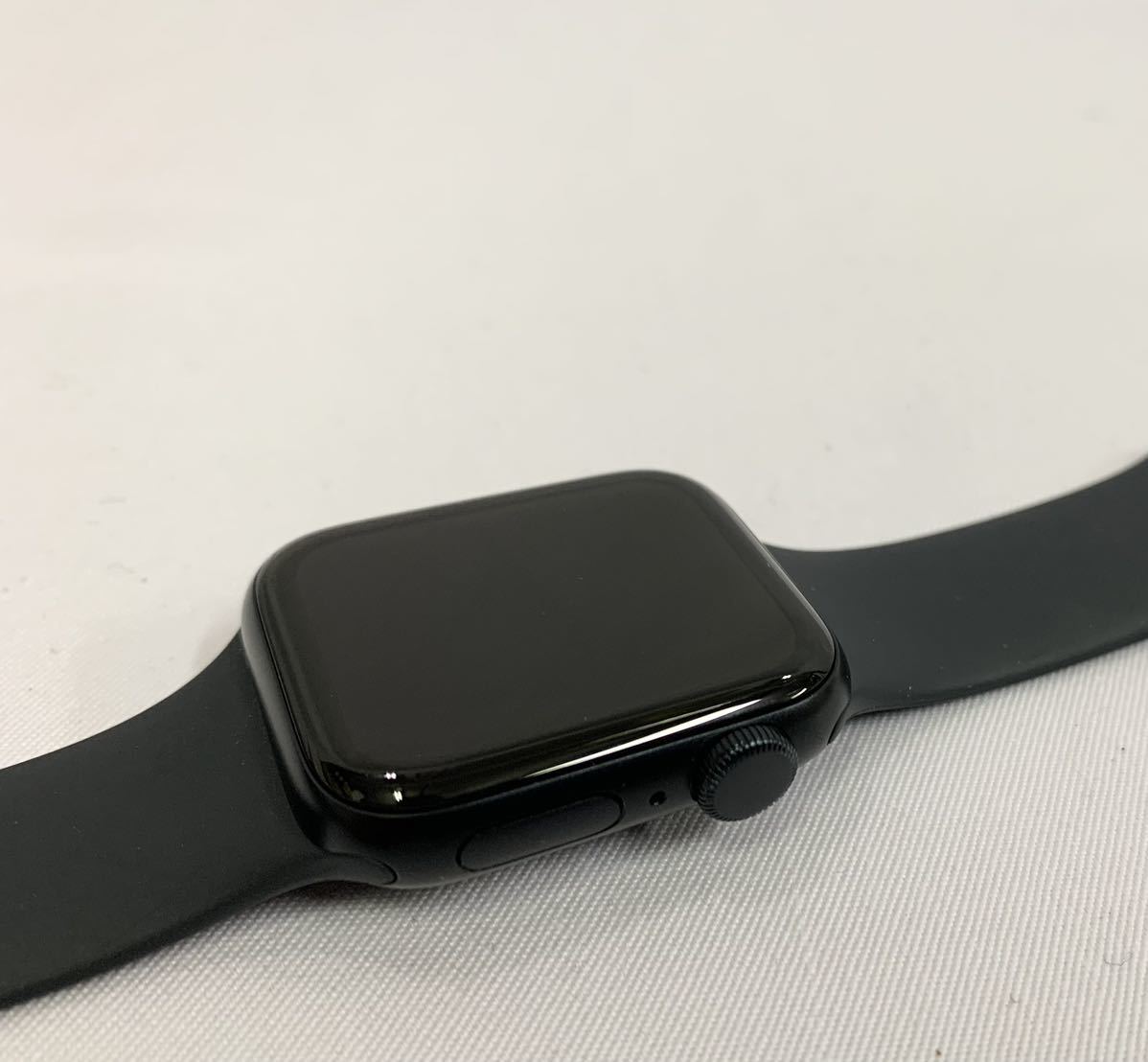 Apple Watch SE 第2世代 40mm GPS ミッドナイトアルミニウムケース 103