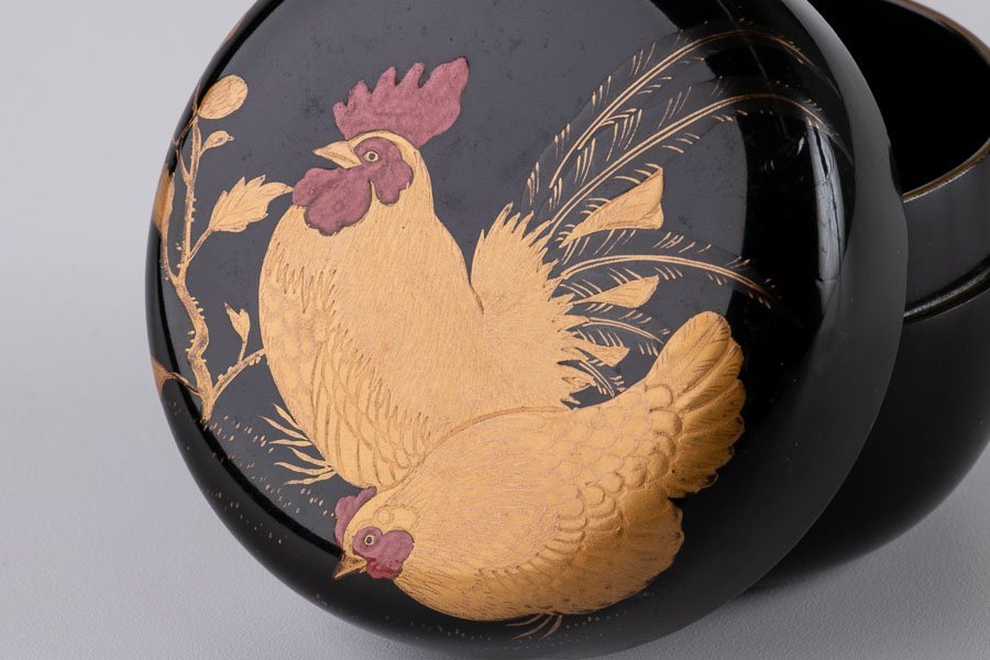茶道具】『 漆塗 蒔絵鶏絵棗 胡民 在銘 15950 』 なつめ 茶入れ 茶器 茶道具】『 漆塗 蒔絵鶏絵棗 胡民 在銘 15950 』 なつめ 茶入れ 茶器