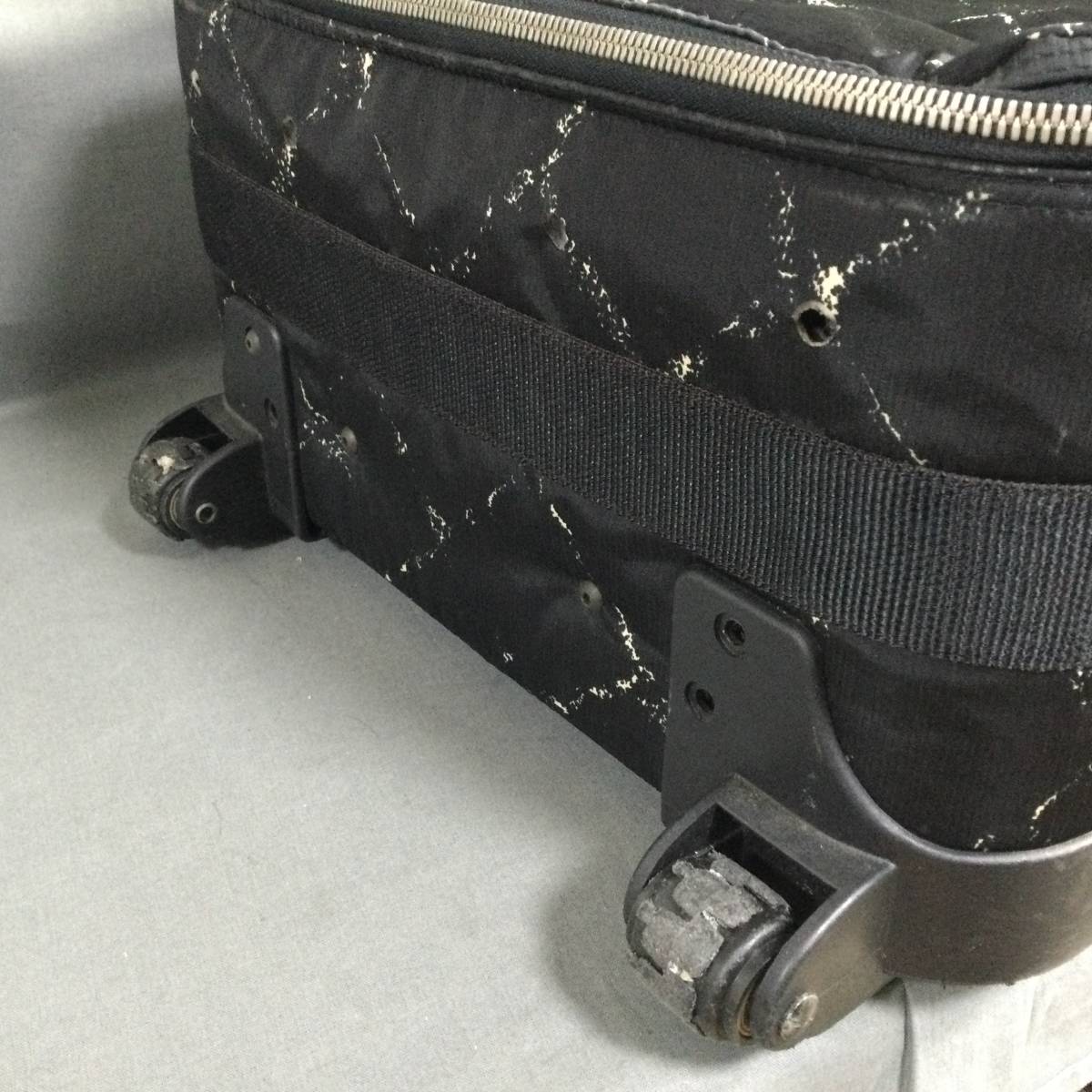 5505/1　GJ-50532　CHANEL　旧トラベルライン　キャリーバッグ　スーツケース　旅行バッグ　シャネル　キャスター難あり。_画像3