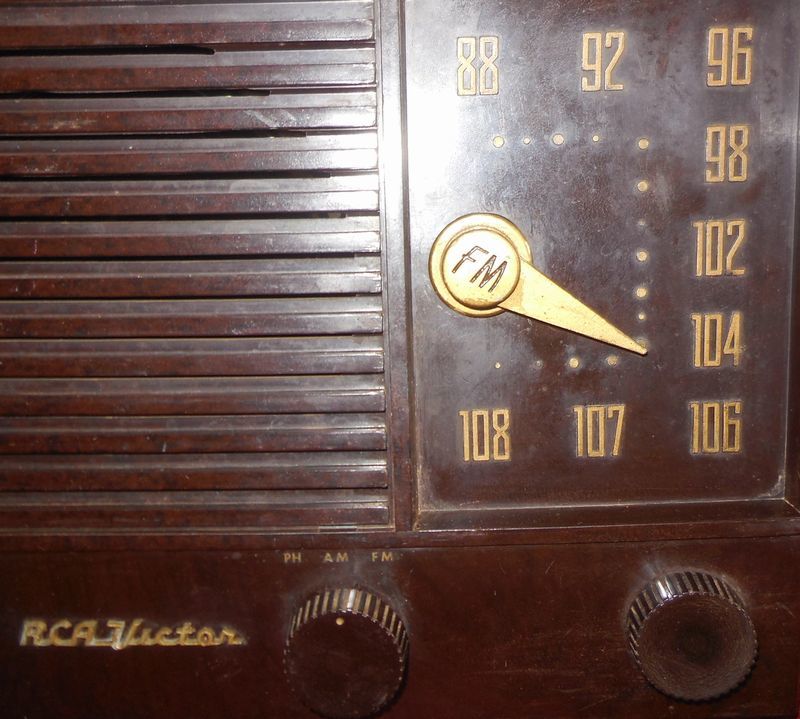 FM/AM真空管ラジオ・米国・RCA-Victor・2-XF-91・1952年頃・AM高周波増幅付・FM受信周波数76～95MHｚ・感度良好_FM９2MHｚ付近を受信している状態です