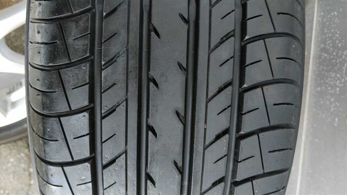 215/55R17ヨコハマイボ付きヨコハマ夏タイヤバリ山バリ溝きれい美品トヨタ純正アルミホイール4本セットエスティマアエラスクラウンカムリ_画像9