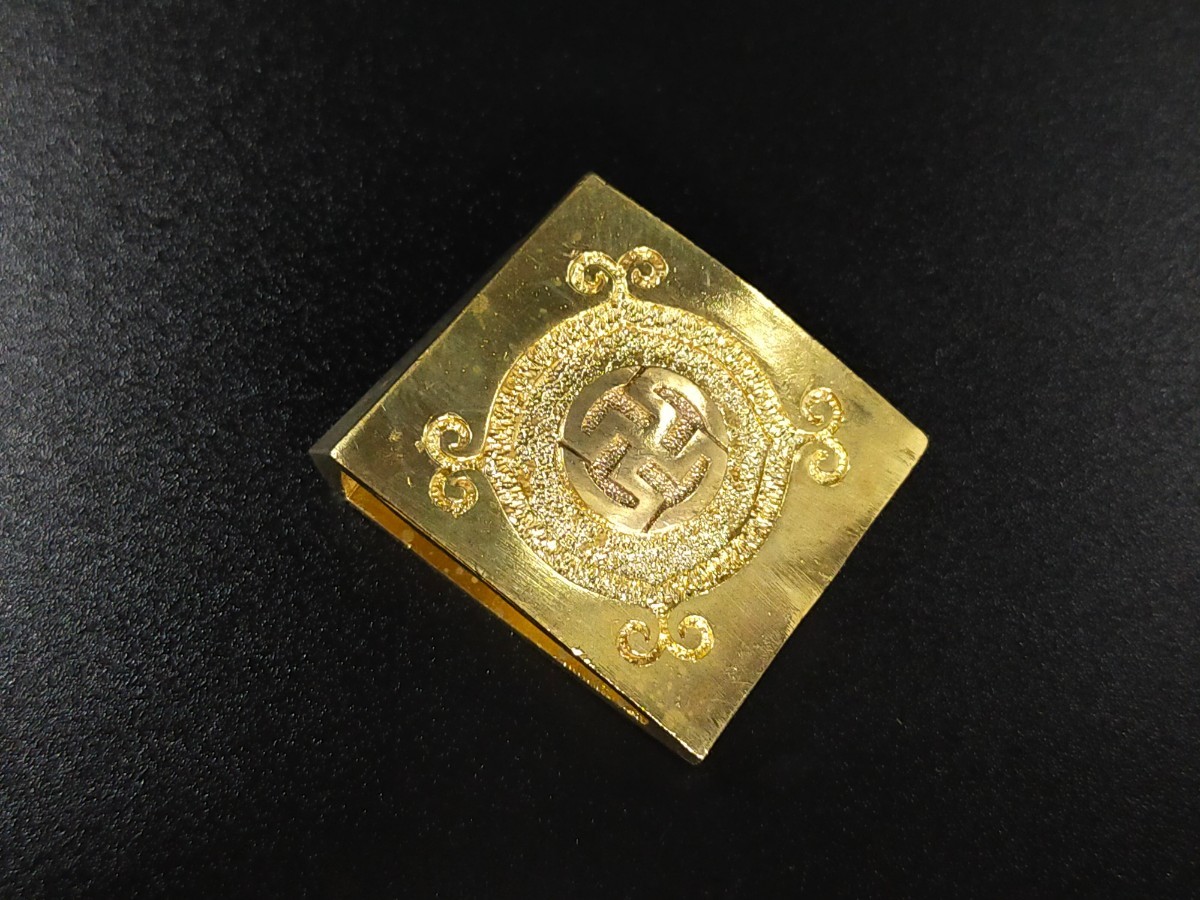 HS08　はばき　彫刻　卍字紋の図　金工　銅製　ハバキ　日本刀装具　刀剣美術_画像1