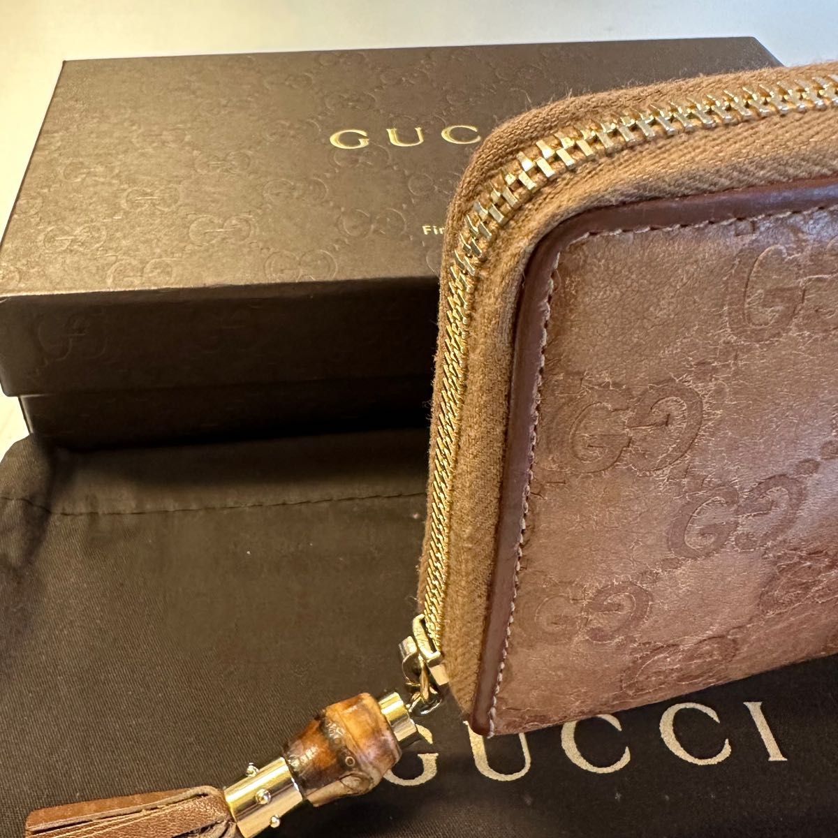 未使用に近い！ グッチ GUCCI 財布 長財布 シマレザー タッセル